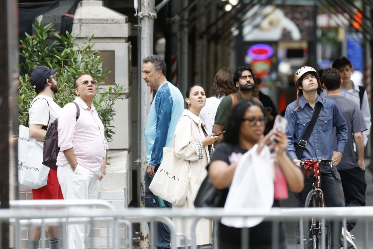 Officials ‘confident’ buckling New York City high-rise is stable